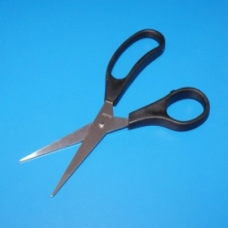 Sterile Einwegschere aus Metall spitz/spitz ca. 13 cm 25 St.